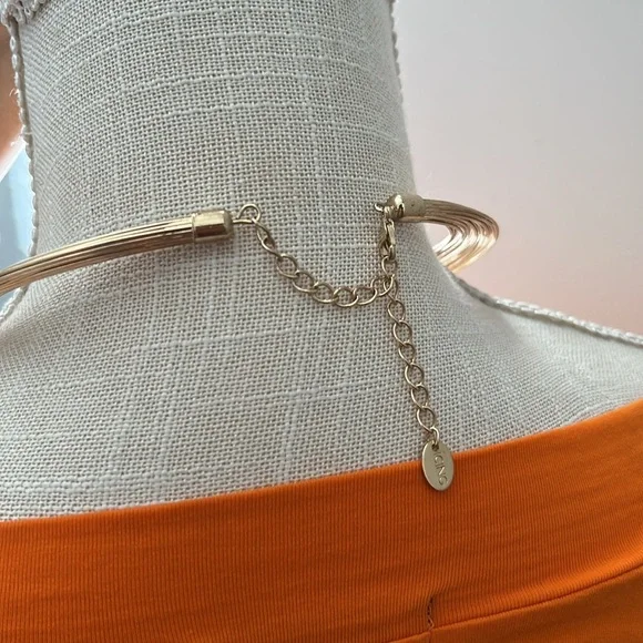 Gold layered choker necklace - Picture 7 of 8